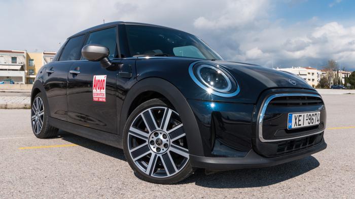 Mini Cooper 5D: Ίδια αίγλη και στιλ με 2 επιπλέον πόρτες 